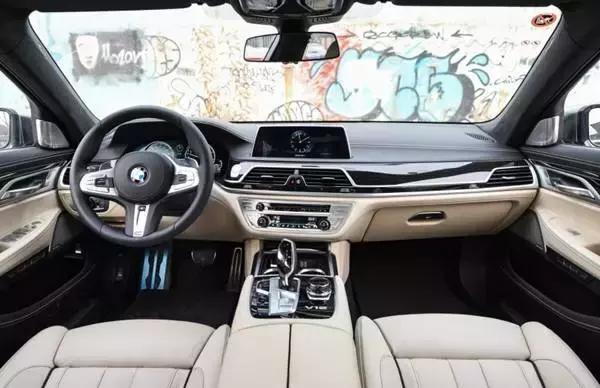 都说宝马内饰丑,可为啥自主品牌都喜欢模仿宝