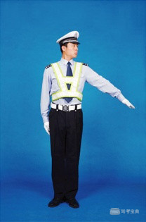 交警手势巧记口诀,八个手势轻松记
