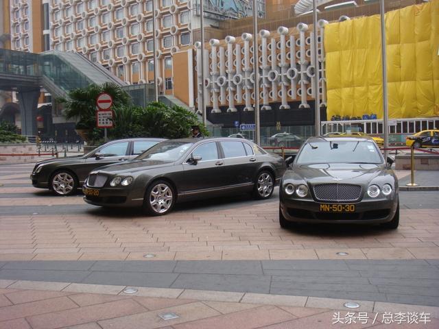 【图】赌场门口停三辆宾利,保安专门看车,什么