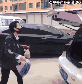 买车网首页 话题频道 百科 这才是关车尾门的正确姿势,老司机看得眼都