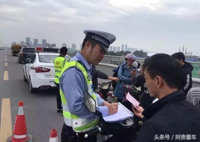 男子骑超标电动车,小车驾照被扣12分!还敢任性