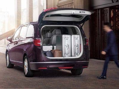 他们颜值不忍直视,却拥有无数豪车美女,让天下男人羡慕不已