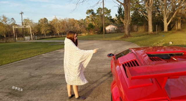 女儿16岁生日,爸爸买辆稀有兰博基尼,女儿指着