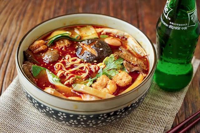 吃完麻辣烫开车回家,这一家人居然被检测出毒