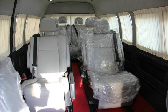 2018最新款丰田海狮豪华面包车多少钱蓝牌6座