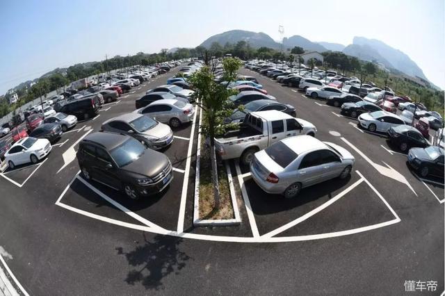 北京路边停车注意了!不足15分钟不收费!