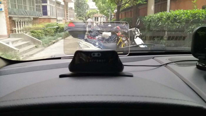 汽车HUD抬头显示器哪个好? 选择圆盾还是车萝