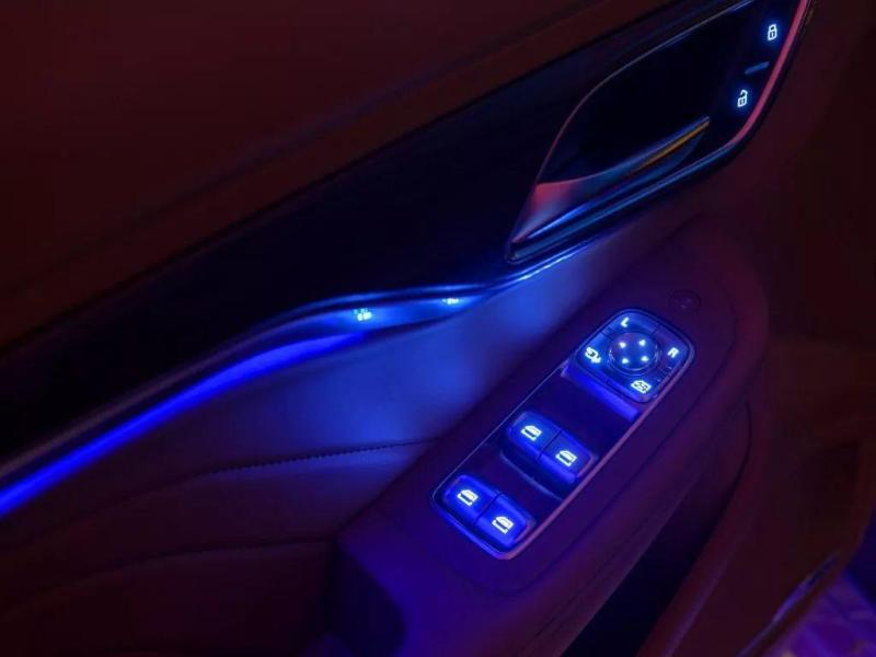 内饰不比奔驰差,荣威MARVEL X内饰官图发布