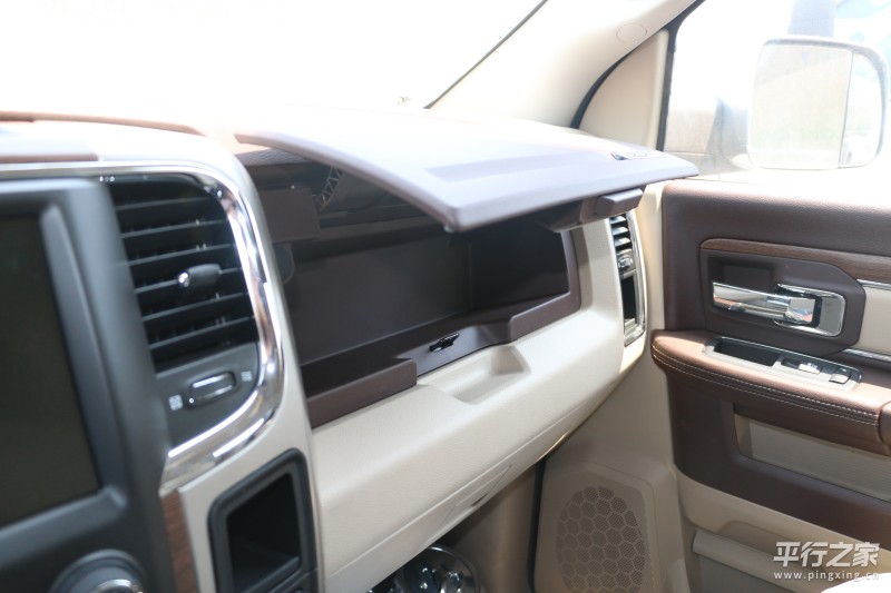 在肌肉与热血间细嗅蔷薇 2017道奇公羊3500加