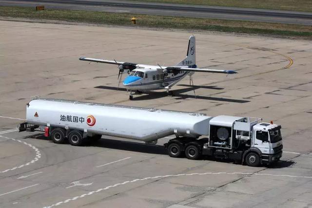 飞机加油车