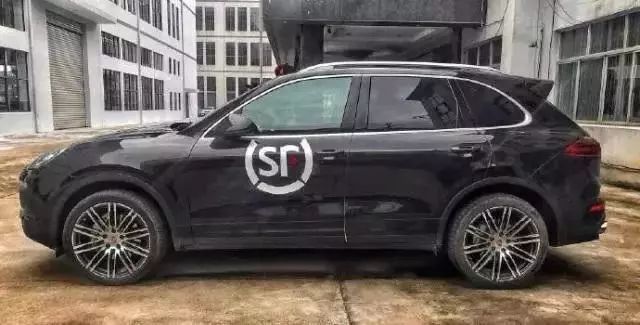 宝马、保时捷、兰博基尼当快递车,快递小哥都这么有钱吗?