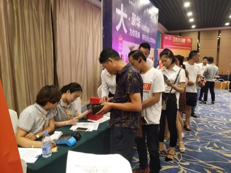 大·豪华 为你而来 众泰 T800 南充站上市发布会