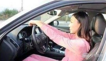 学车科目二怎样调座椅调后视镜系安全带方法