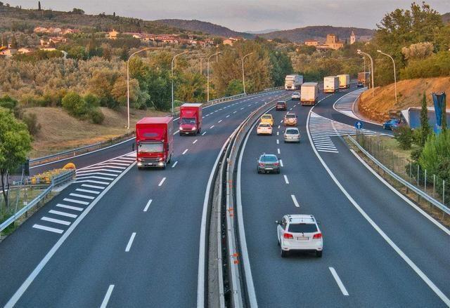 新手司机为什么不能独自上高速?这样规定不是