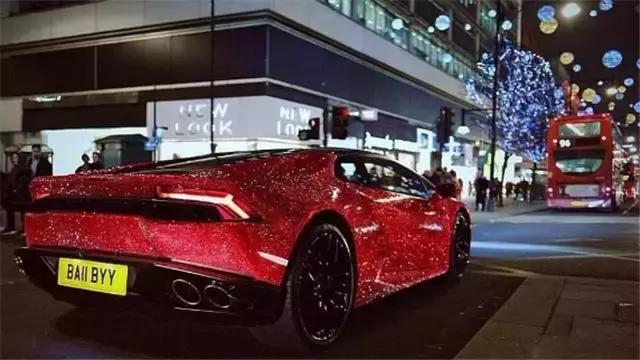 土豪任性,给兰博基尼贴130万颗水晶,网友:洗车