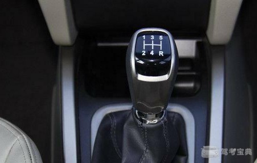 学车科三考试直线行驶做好这变换档位方向不跑