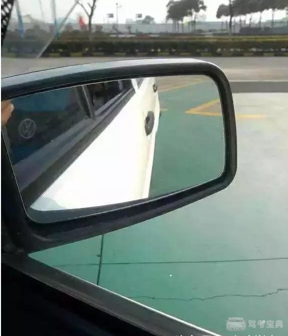 倒车入库找什么点最准?(倒库打方向时机选择)