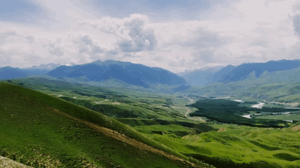 伊宁喀拉峻草原自驾看到这些你还能走吗车则行纪