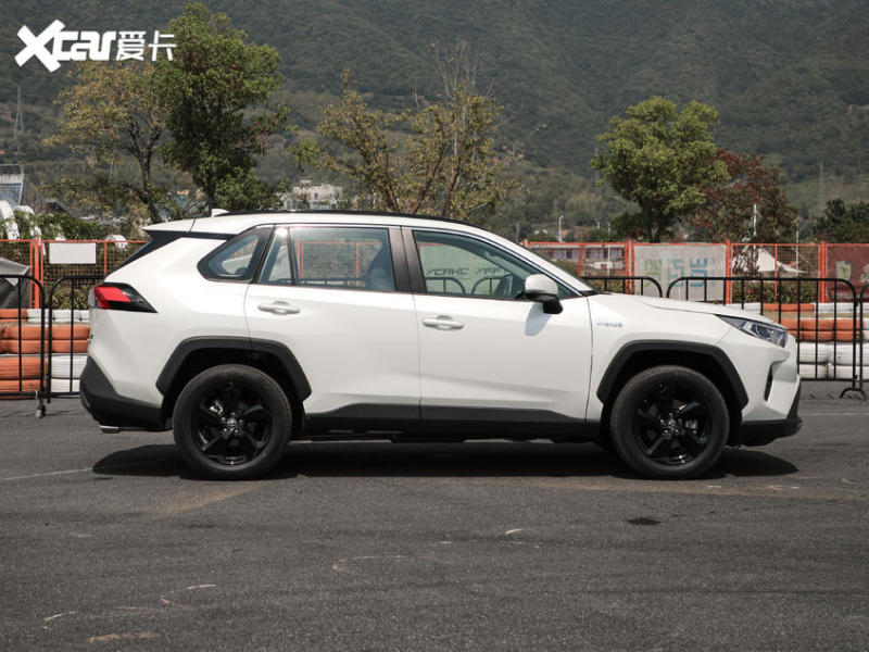 一汽丰田全新rav4荣放上市 售17.48万起