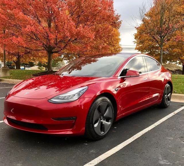 特斯拉model 3红色,特斯拉model x红色 你会为了大空间放弃特斯拉model 3去买小鹏p7吗