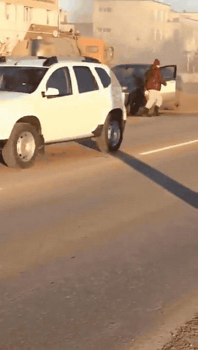 汽车起火了肿么办战斗民族用屎淋一下就好了