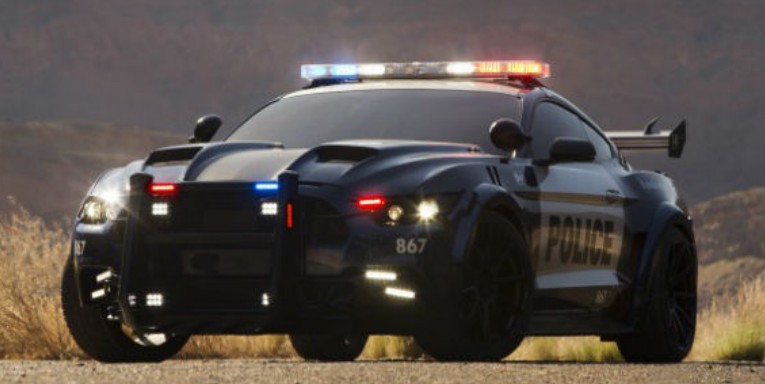 美国福特野马改装的警车