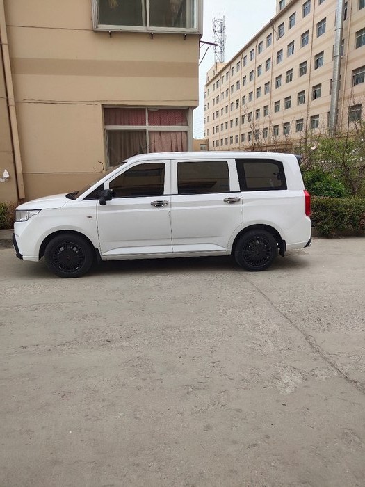 神车变床车,西安大哥对五菱宏光plus做了什么?加了块竹板