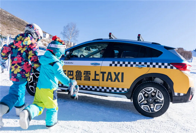 xv最近就在冰天雪地里化身为雪上taxi——车身采用了出租车标志性