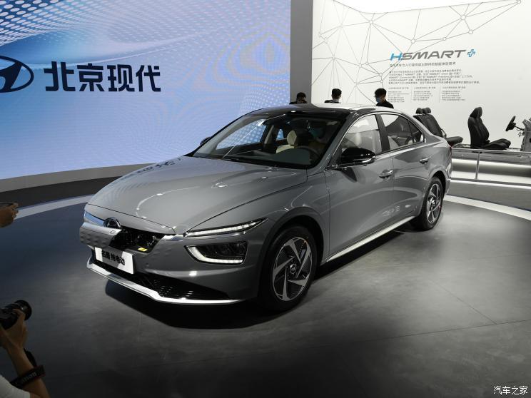 全新名图在2020年广州车展首发亮相,并采用了现代最新的家族化设计