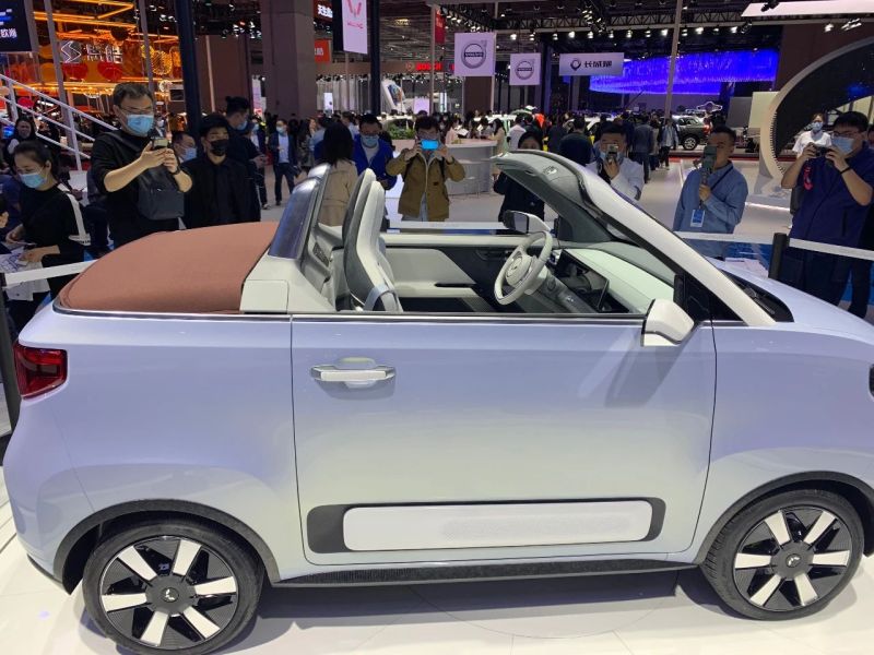 人民的平价敞篷车:上海车展实拍五菱宏光mini ev敞篷版