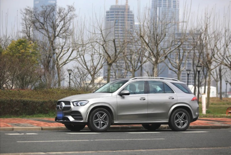 6缸的amg gle 53开起来与普通版gle差价不大怎么选