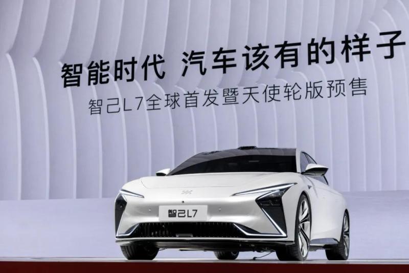 买车网首页 选车 智己汽车 智己l7 文章 1 1未必大于2,智己的高端之路