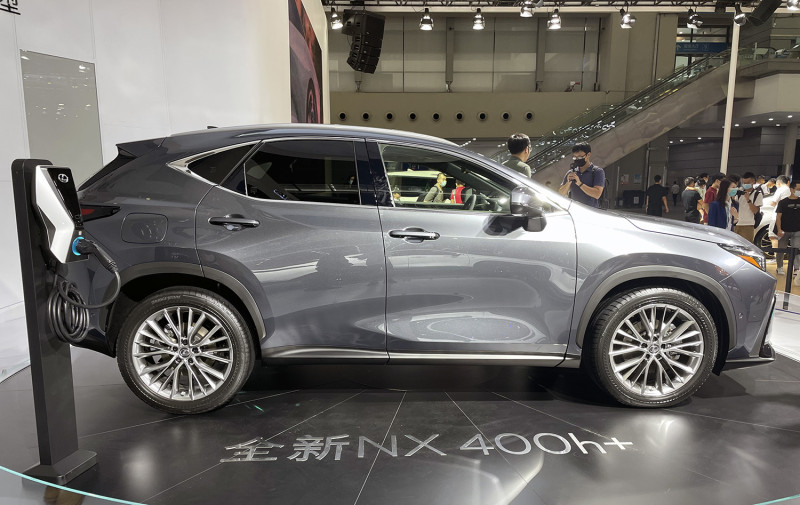 终于可以插电加速也快多了雷克萨斯nx400h实拍