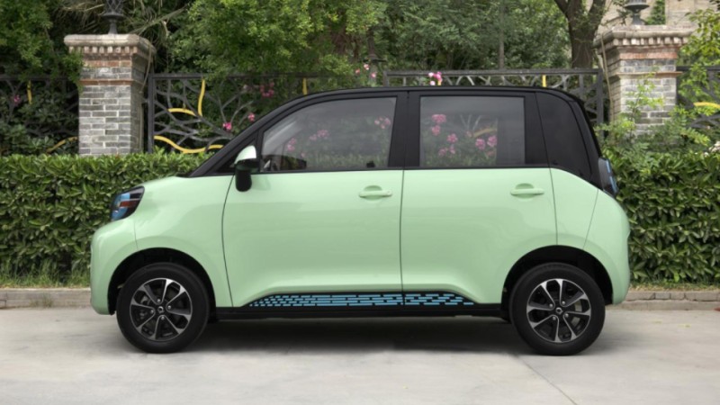 3万的电动车:朋克对五菱,年轻人该选空间还是品牌?