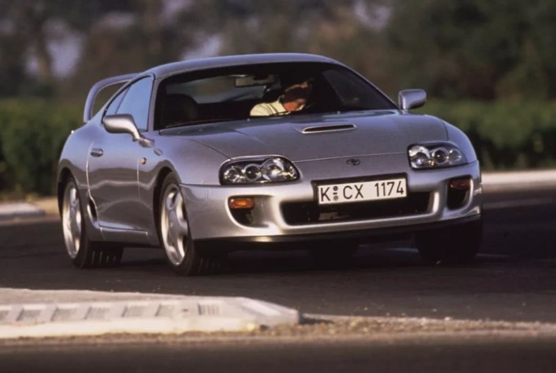1997年第四代supra(a80)亮相,这也是supra的成名车型,外观一改往日的