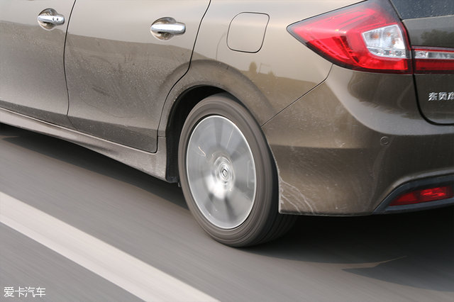 从此不担心爆胎 测试飞利浦胎压监测仪