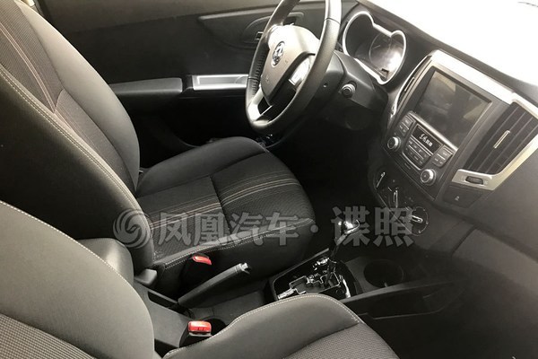 风神AX3 1.4T双离合版谍照 风神AX3 1.4T双离合版谍照