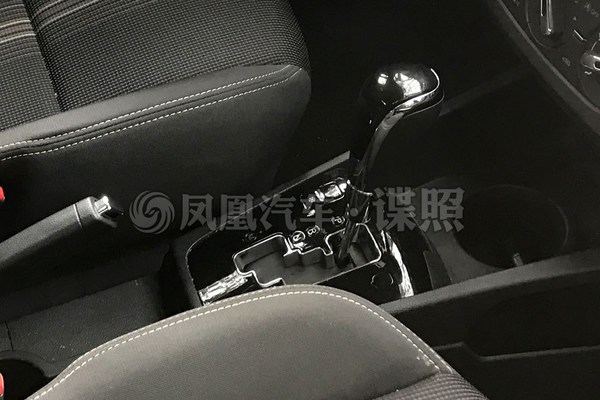 风神AX3 1.4T双离合版谍照 风神AX3 1.4T双离合版谍照