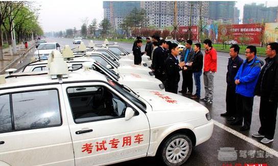 科目三练习时，为什么很多人开车都会跑方向？
