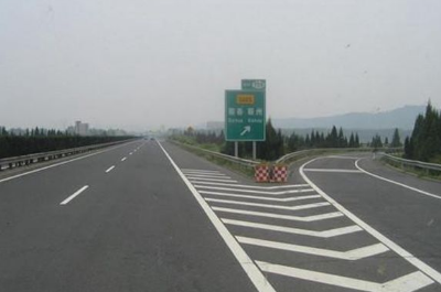 新手司机进出高速公路匝道注意事项