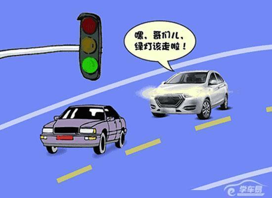 大灯闪一下友善给予前车提醒