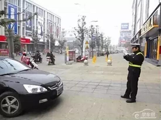 小易提醒：拿了证的小伙伴们，以后看到他们一定要悠着点!