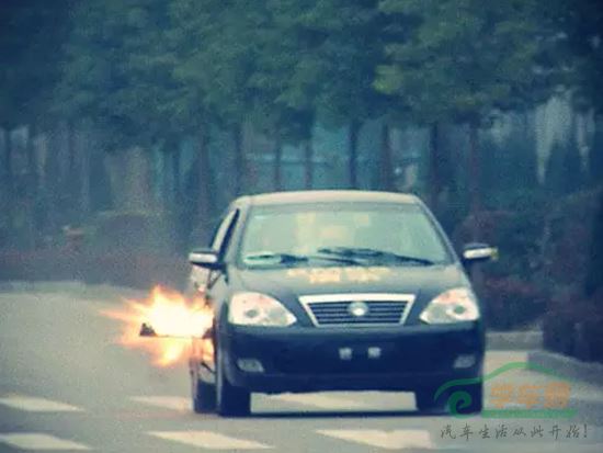 高速爆胎 高速爆胎