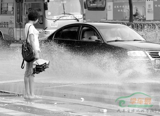 雨天行车的十大误区