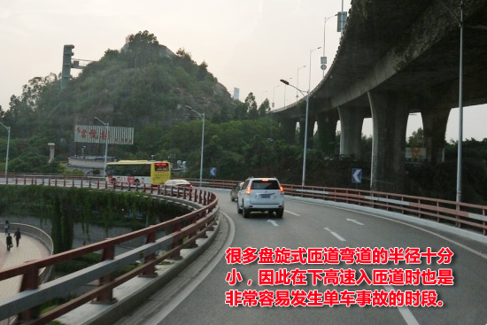 驾驶中的黑色十分钟