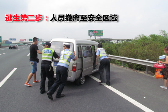 驾驶中的黑色十分钟