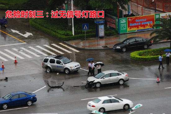 驾驶中的黑色十分钟