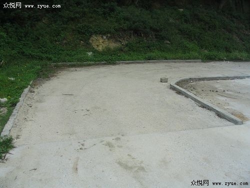 桑塔纳直角转弯技巧
