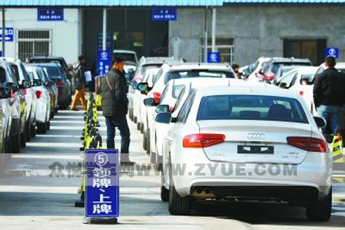 西安:临近年终新车扎堆车管所挂牌 西安:临近年终新车扎堆车管所挂牌