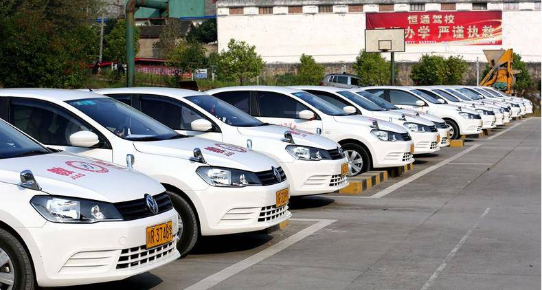 日系车那么耐用,保养也便宜,为什么驾校都用德系车?